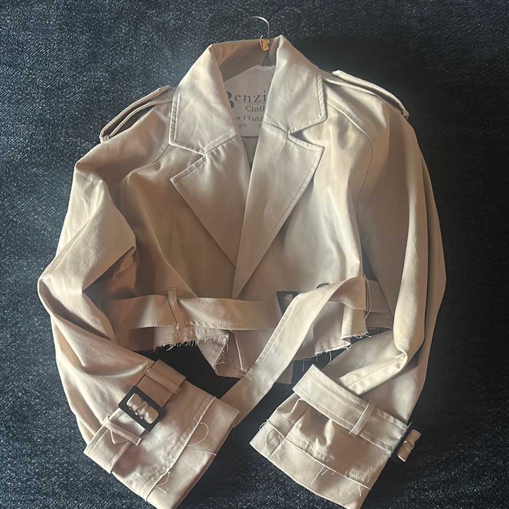 Women's Beige Cropped Trench Jacket